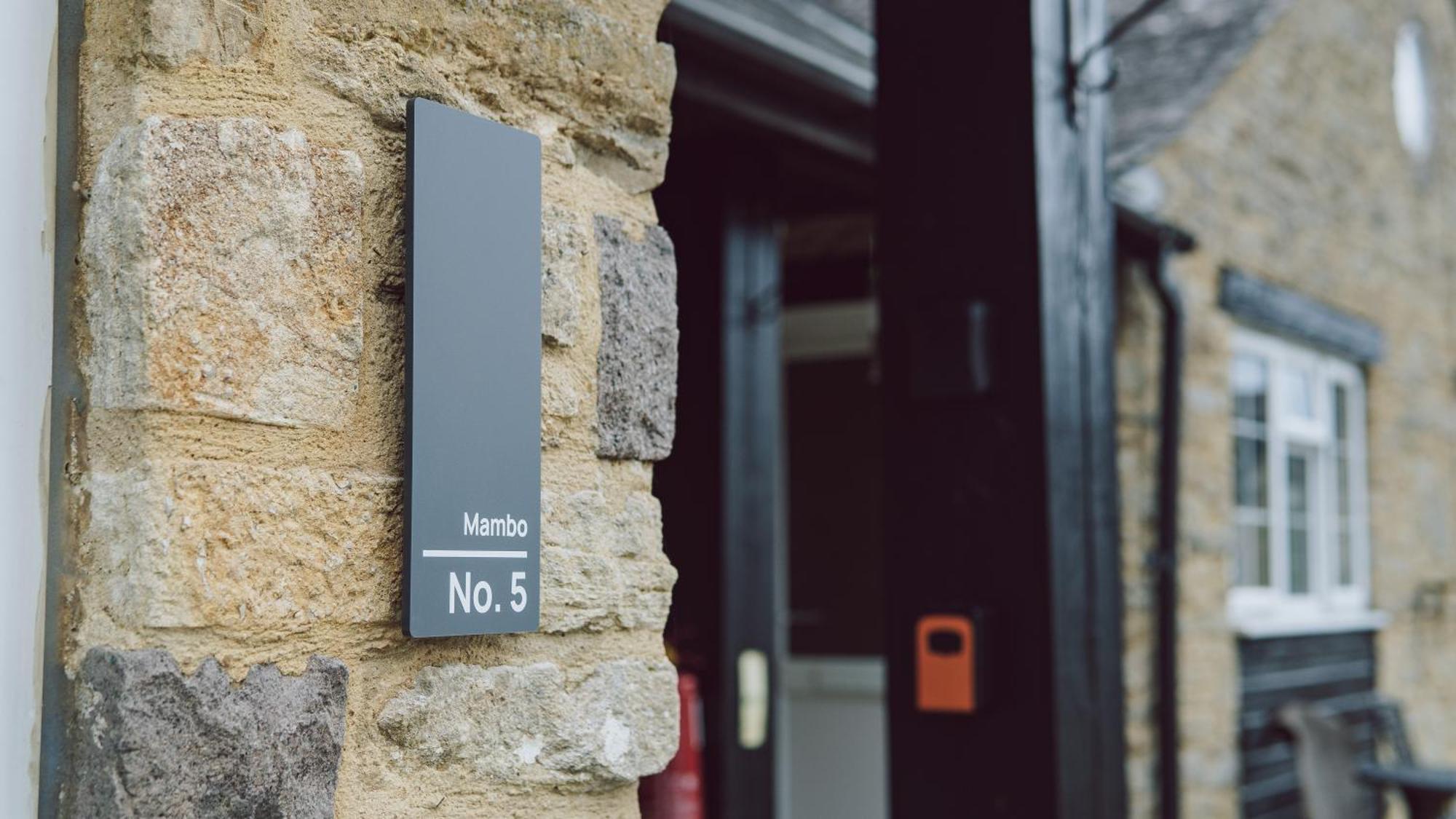 Families, Contractors And Businesses - Cottage Home - Next To Oxford, Bicester And Blenheim Bletchingdon Exterior foto